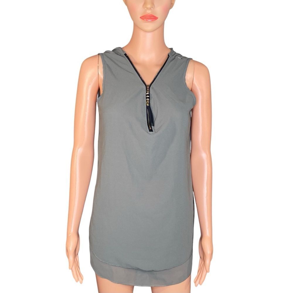 Sleeveless Summer Blouse with Gold Zipper Detail Womens Size Large Tassel Detail